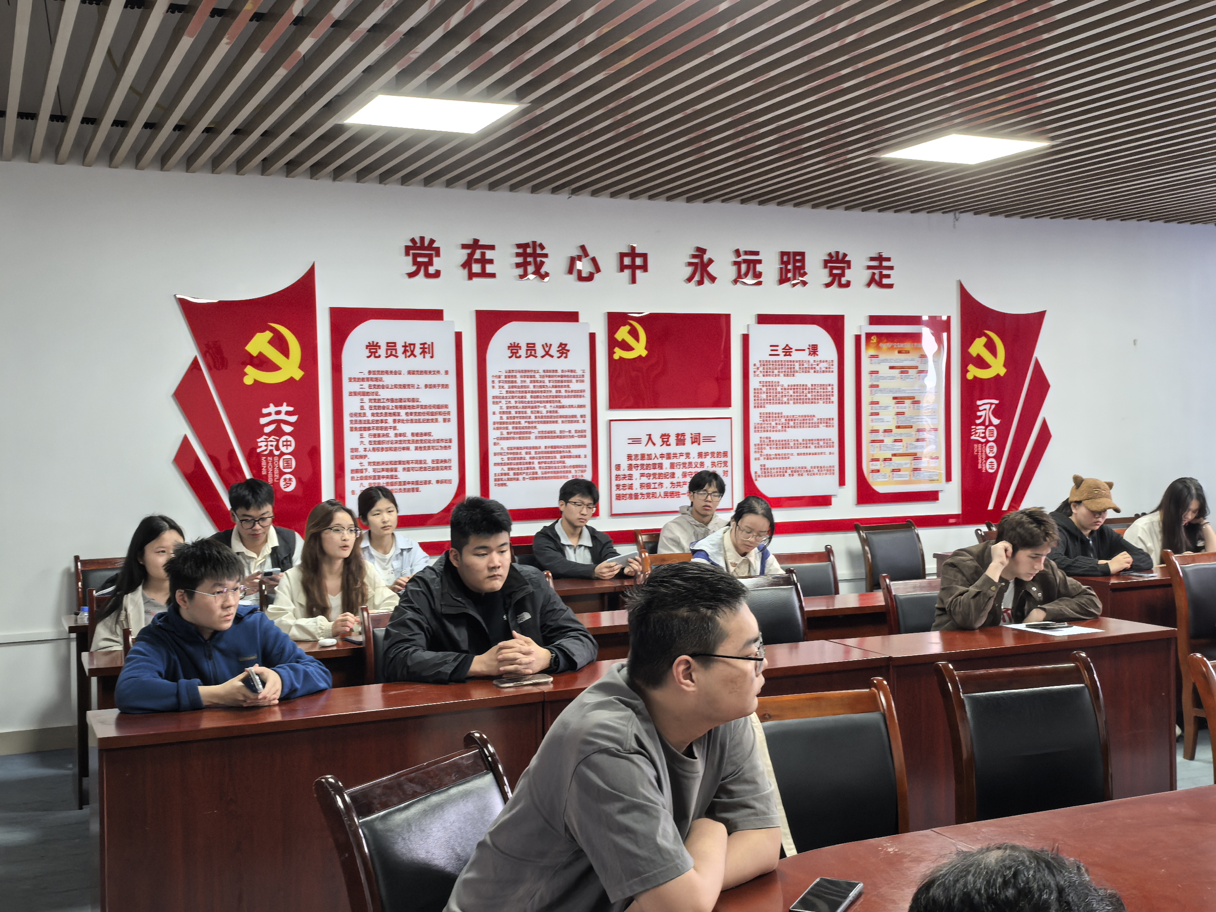 4.29 工程中期座谈会照片2.jpg